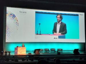 Moderador Dr. Ignacio Sanz durante el Simposio Patrocinado por Ticare